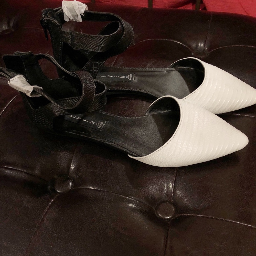 New, never been worn Steven flats, size 7